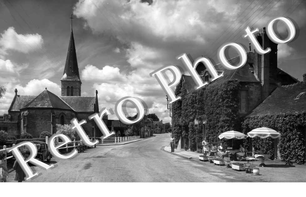 le bour, le restaurant et l'église