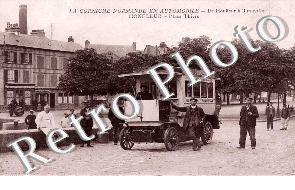 La corniche Normande en automobile. Place Thiers