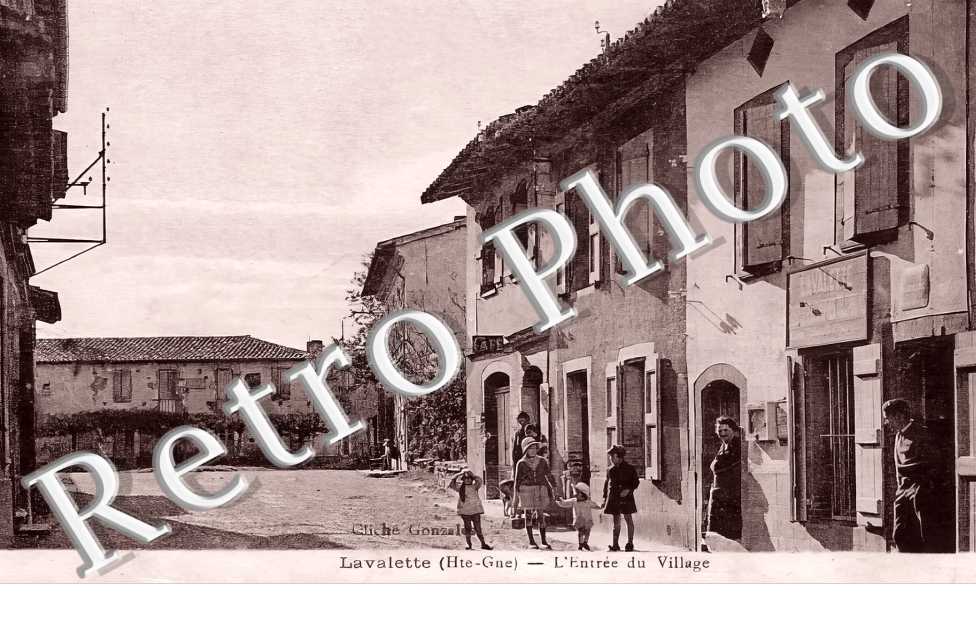 l'entrée du village