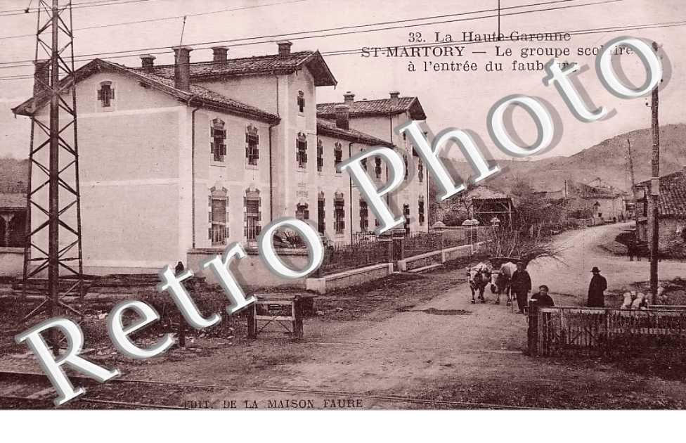 Le groupe scolaire à l'entrée du faubourg