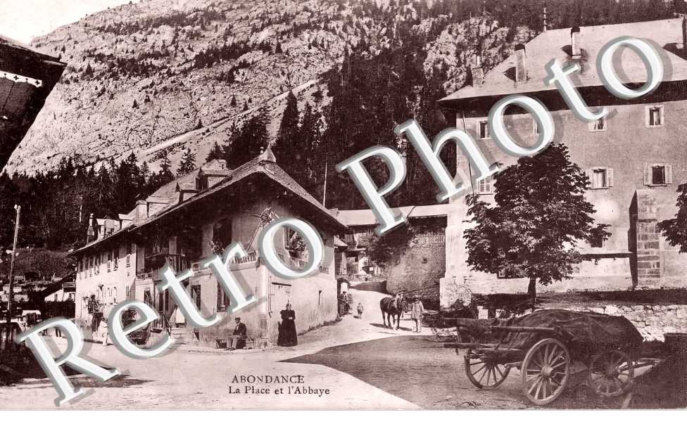 La place et l'Abbaye