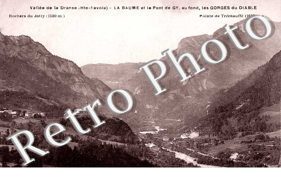 La Baume et le Pont de Gy, au fond les gorges du Diable