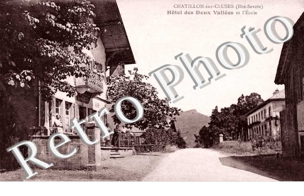 Hôtel des Deux Vallées et l'école