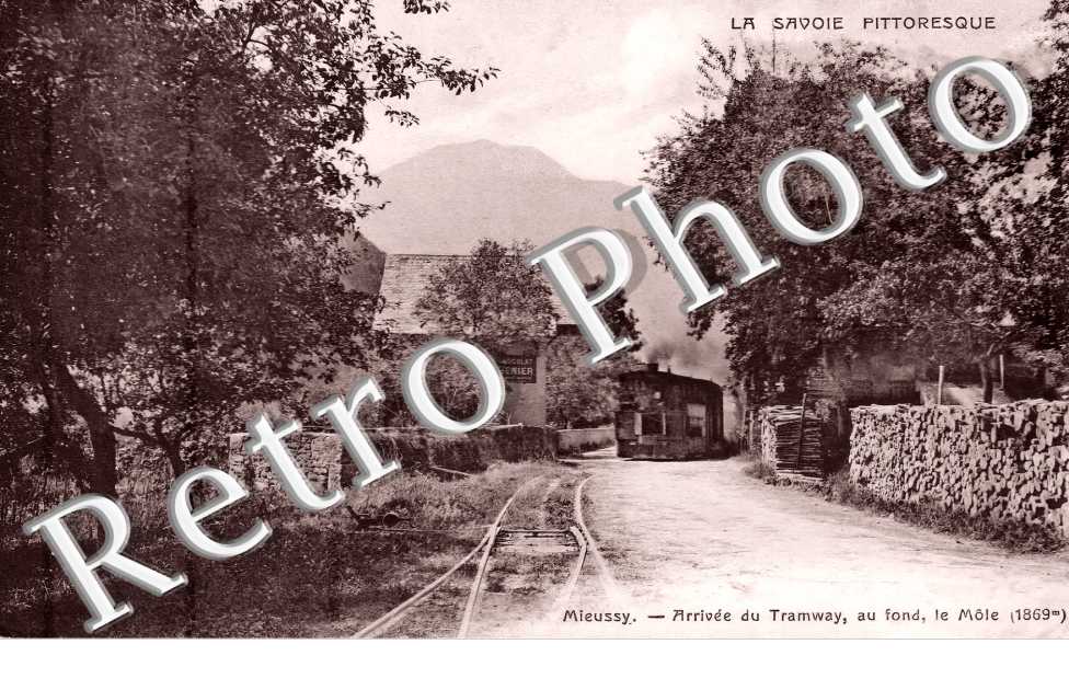 Arrivée du Tramway, au fond, le Môle