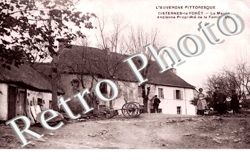 la Mairie. Ancienne propriété de la Famille Desaix