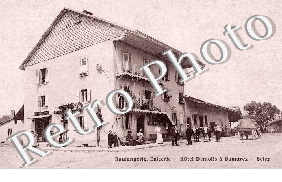 Boulangerie, Epicerie. Hôtel Demolis à Bonatrex