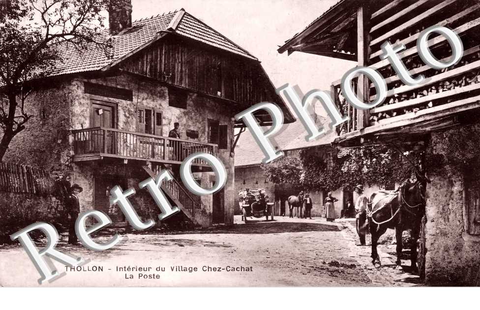 Intérieur du village Chez-Cachat. La Poste