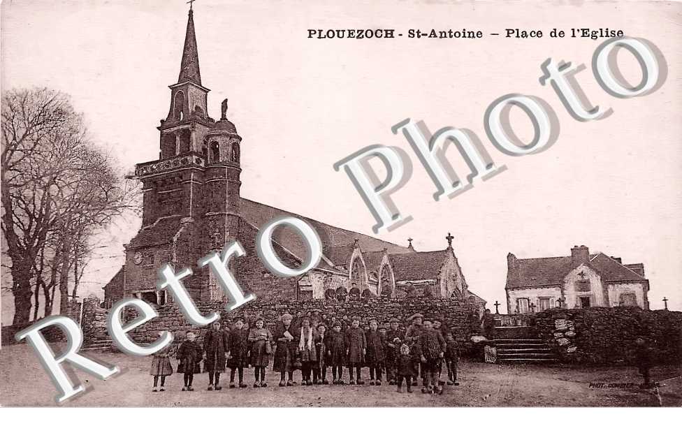 SAINT-ANTOINE. Place de l'église