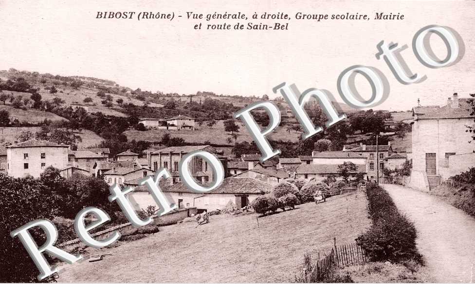 vue générale, Groupe scolaire, Mairie et route de Sain-Bel