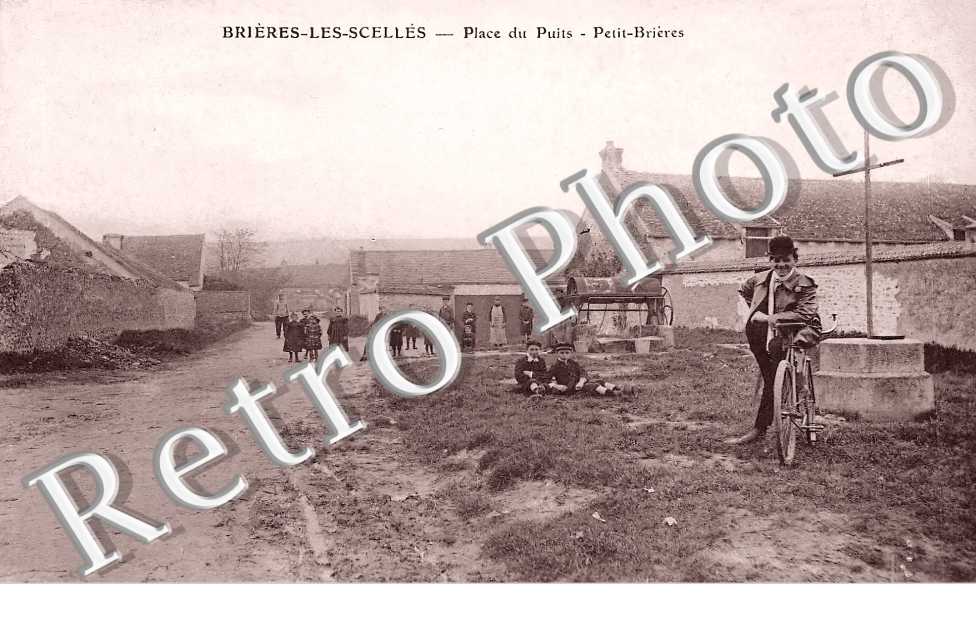 Place du Puits. Petit-Brières