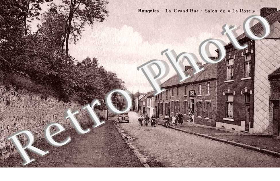 la grand'rue. Salon de " La Rose "