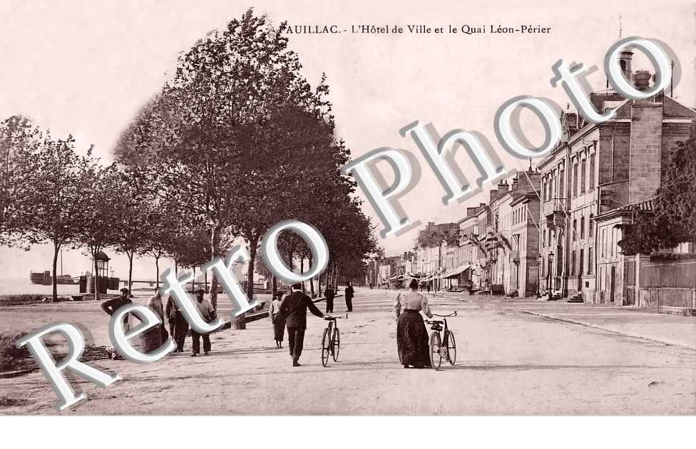 L'Hôtel de Ville et le quai Léon-Périer
