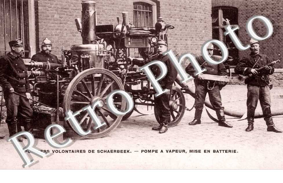 Pompiers Volontaires.Pompe à vapeur, mise en batterie