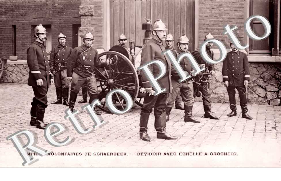 Pompiers Volontaires. Dévidoir avec échelle à crochets