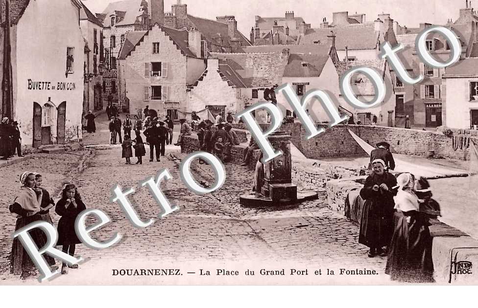 La Place du Grand Port et la Fontaine