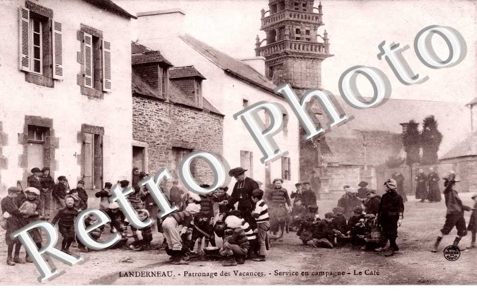 Patronage des Vacances. Service en campagne. la Café