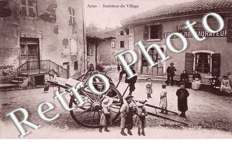 Intérieur du village. Frizon Restaurateur