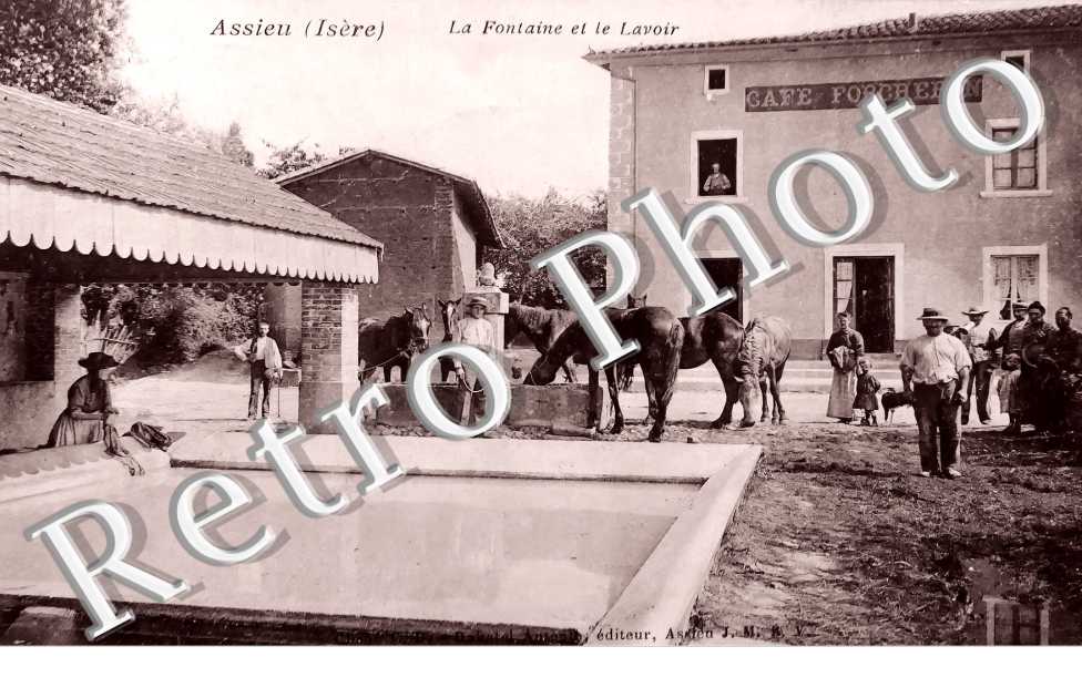 la fontaine et le lavoir. Café Forcheron