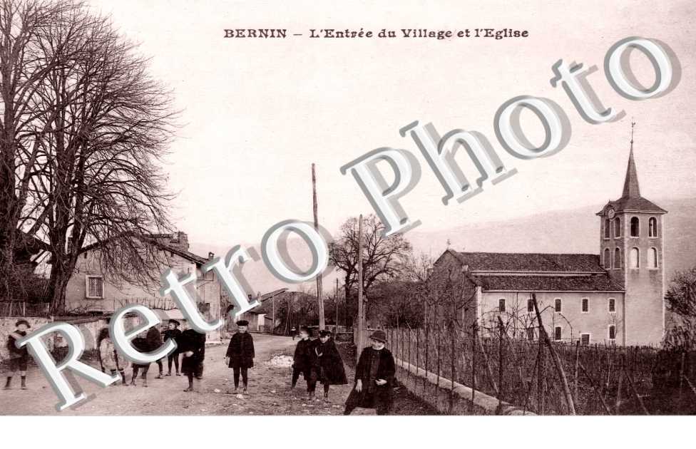 l'entrée du village et l'église