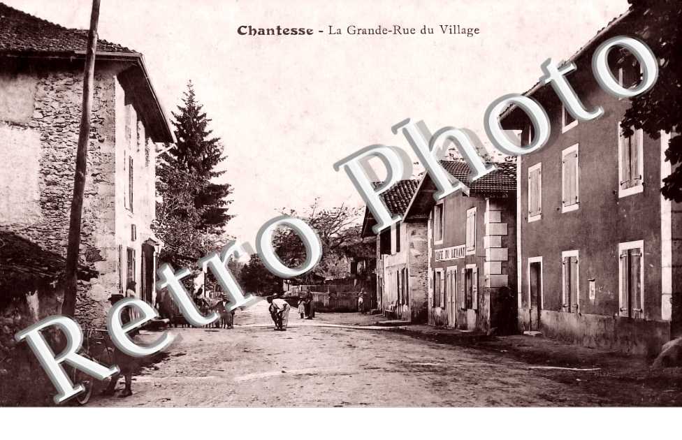 la grande-rue du village