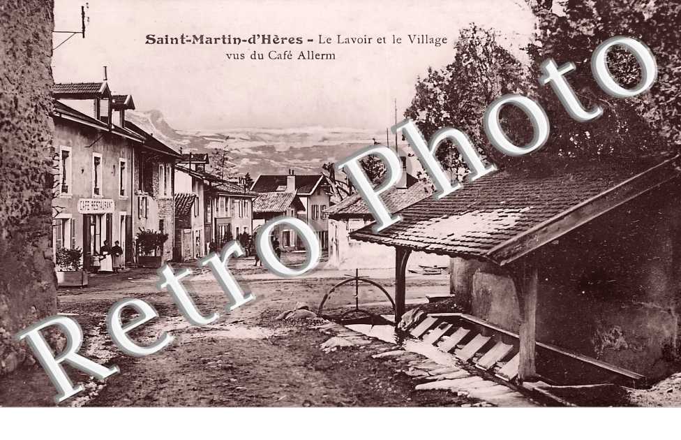 le lavoir et le village vus du Café Allerm