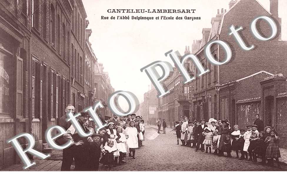 Canteleu-Lambersart. Rue de l'Abbé Delplanque et l'école des garçons