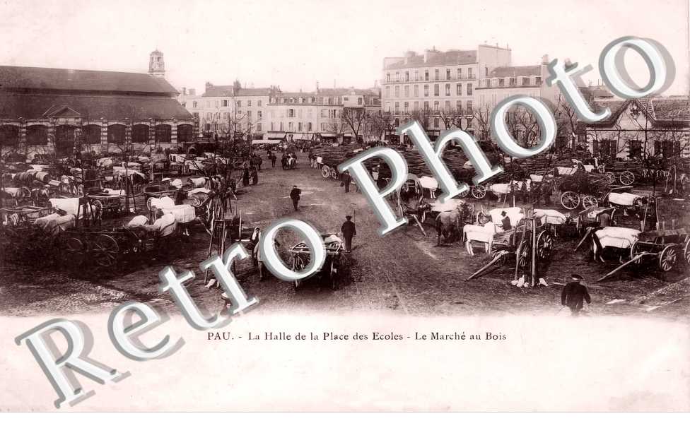 la Halle de la place des Ecoles Le Marché au bois.