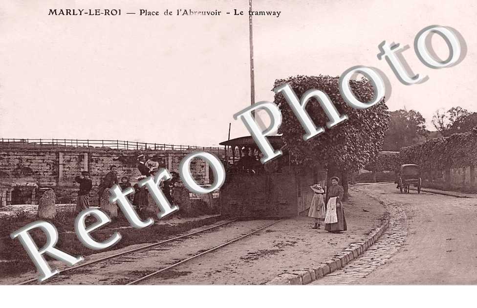 Place de l'abreuvoir. Le tramway