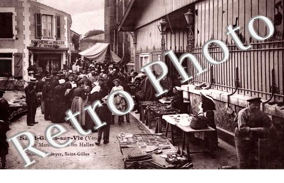 Saint-Gilles-sur-Vie. Le Marché, près les Halles