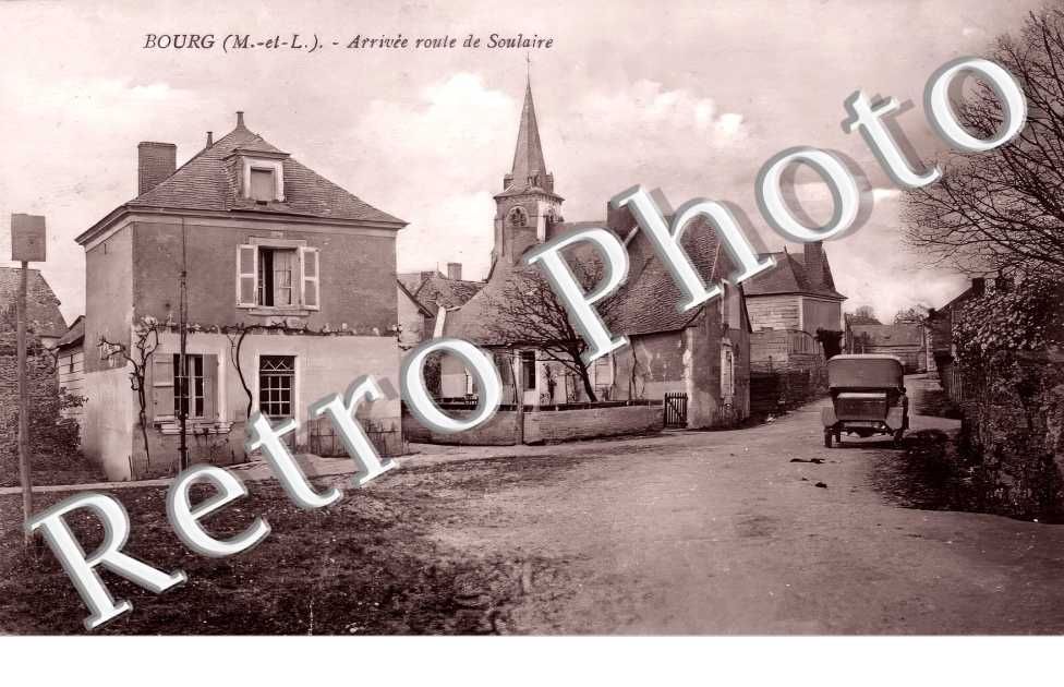 Bourg. Arrivée route de Soulaire.