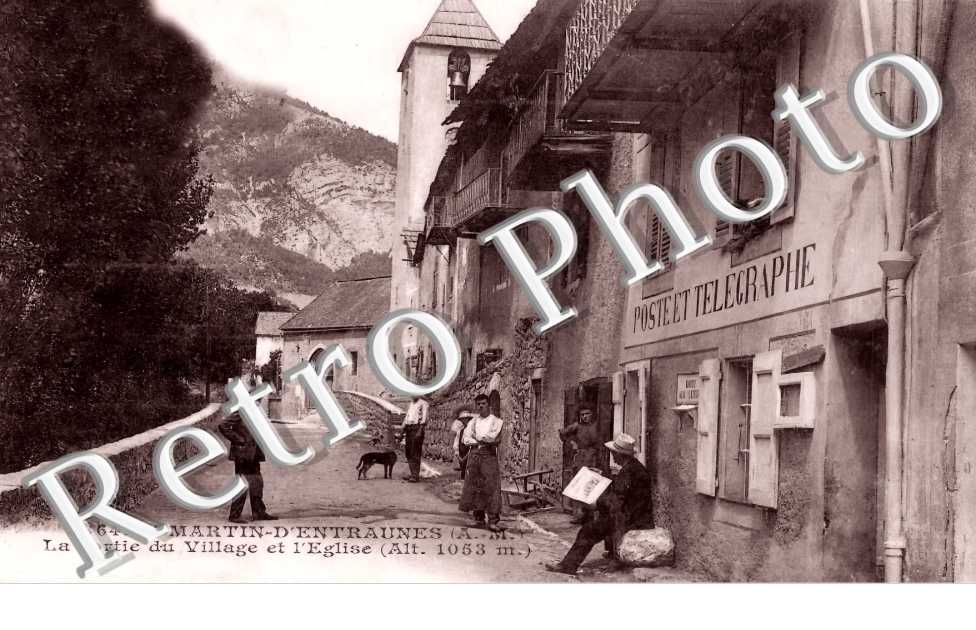 la sortie du village et l'église