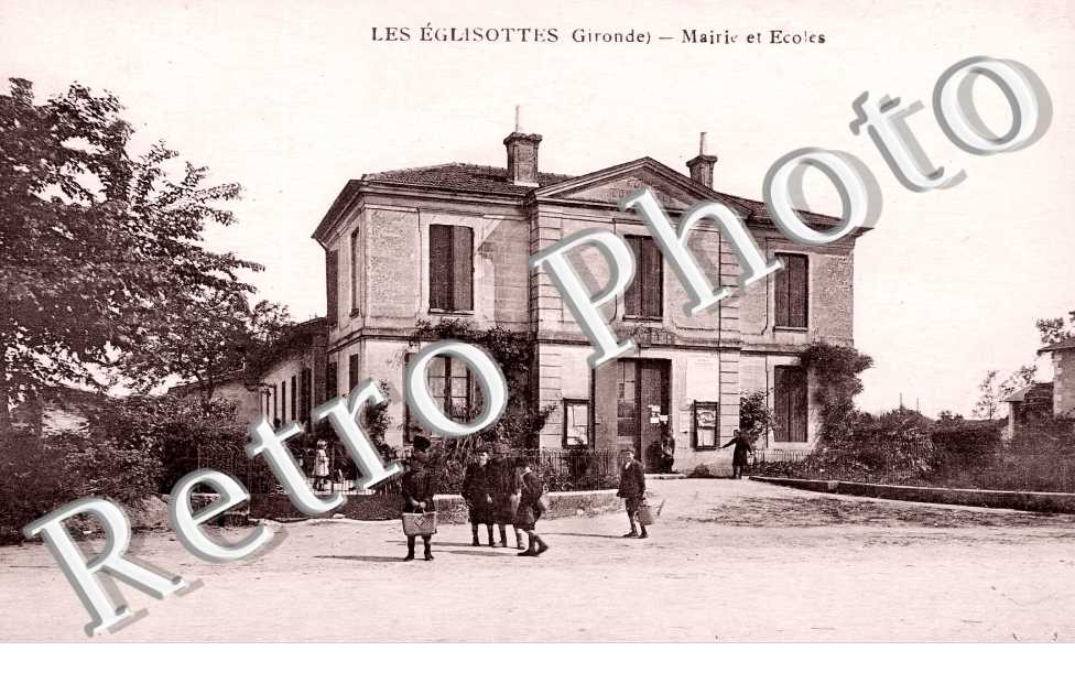 Mairie et écoles.
