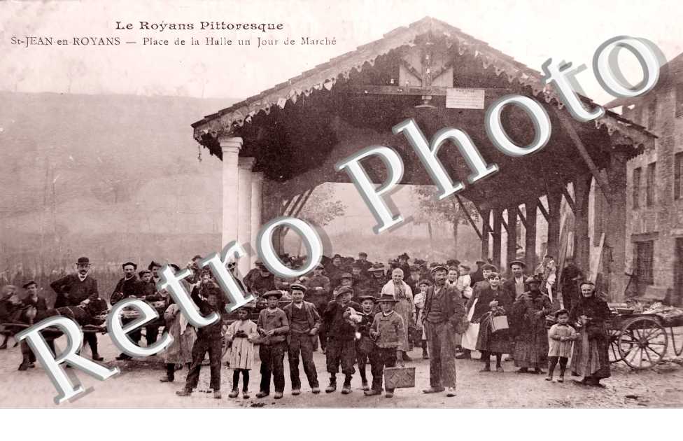 place de la Halle un jour de marché