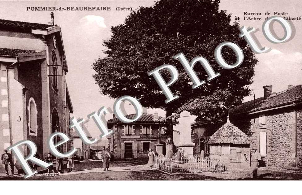 Bureau de Poste et l'Arbre de la Liberté