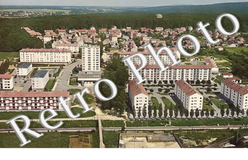 vue aérienne. La Voinaie. Les cités.